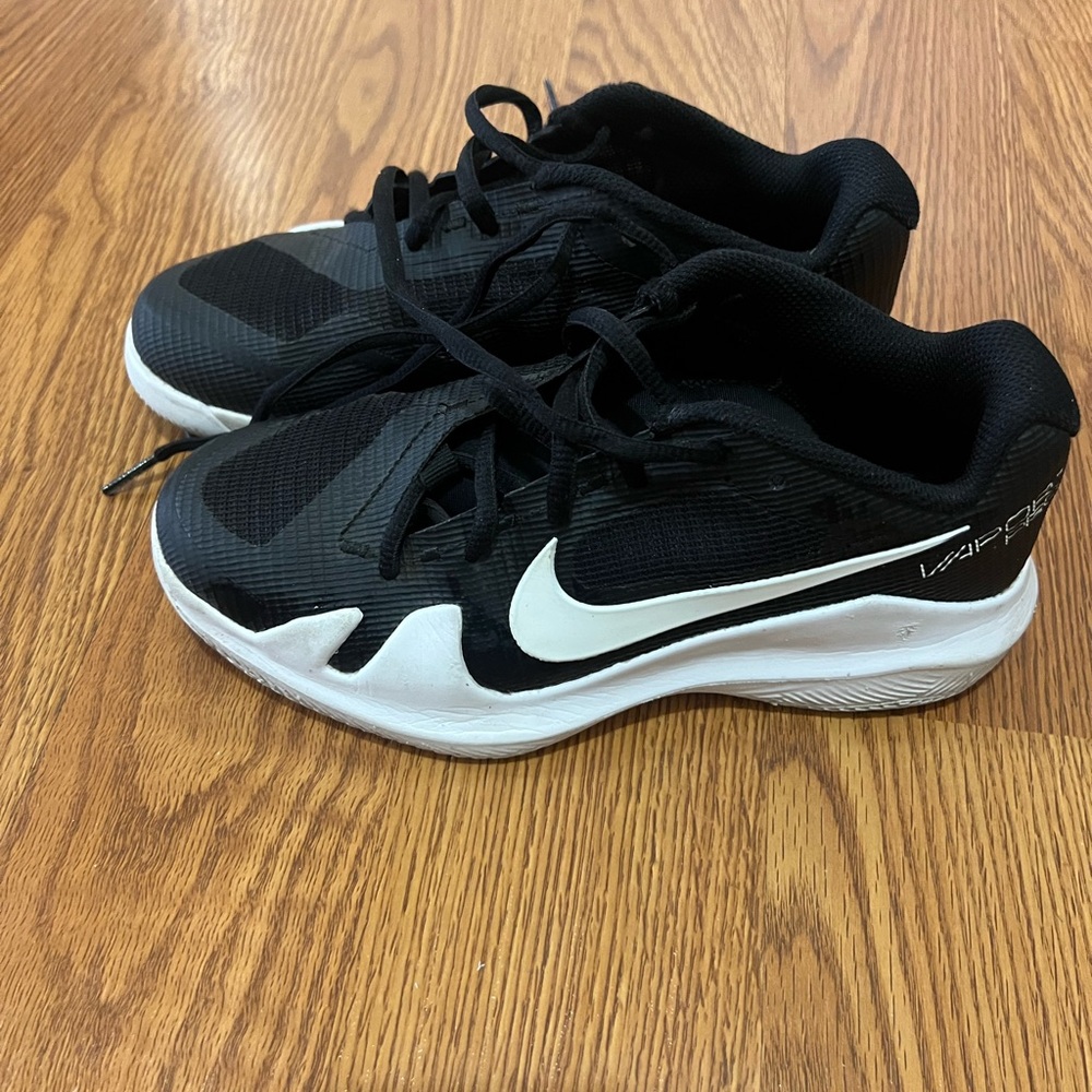 Boys Nike shoes size 3